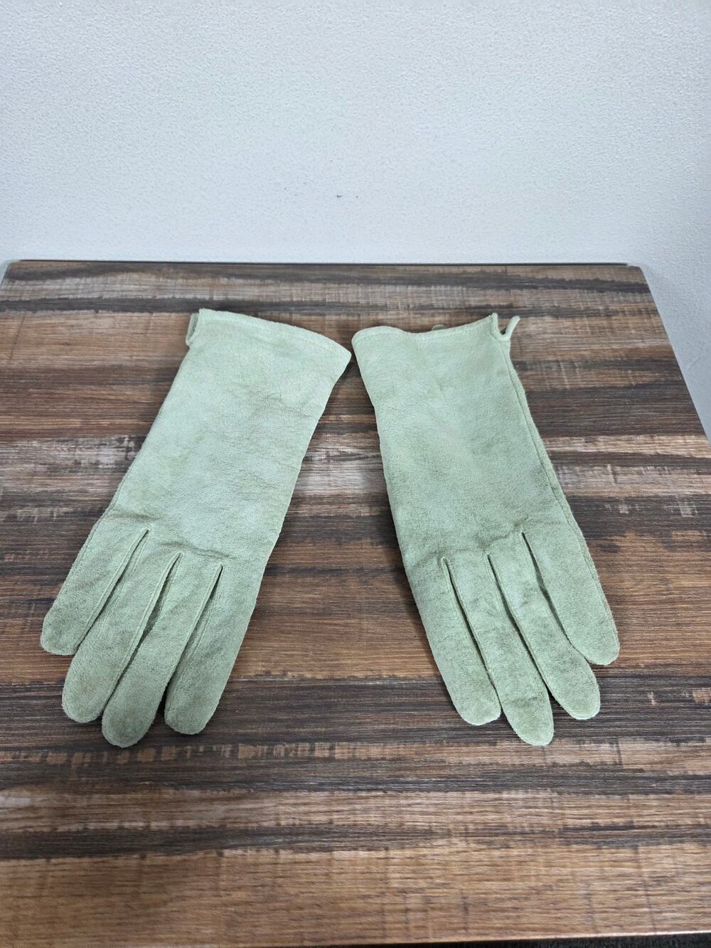 Woman's Light Green Genuine Suede Leather Gloves Size M/L